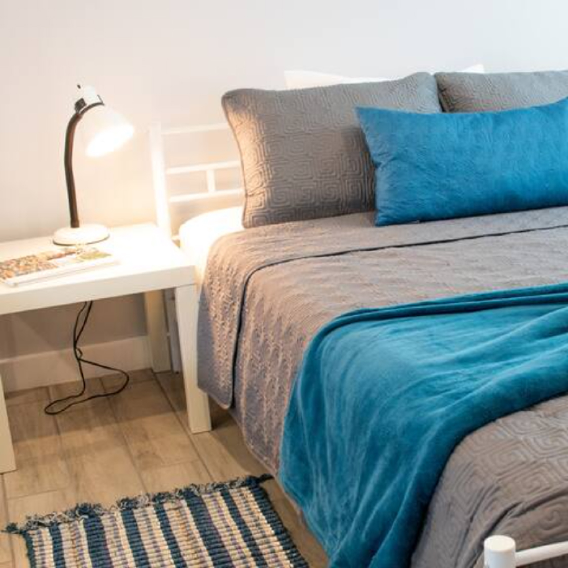 Modern-Staycation-home08