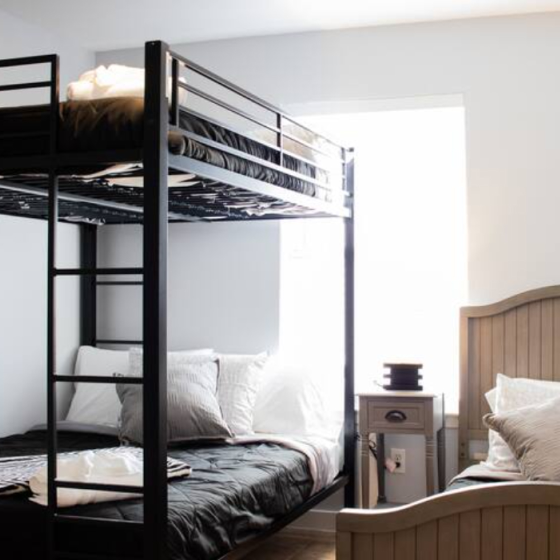 Modern-Staycation-home09